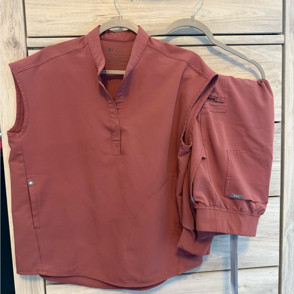 Figs Dusty Rose Scrub Ensemble